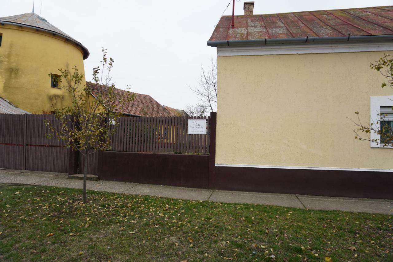 Piri Vendeghaz Hotel Hajduboszormeny Exterior foto